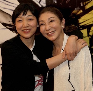 Sakura Ando with her mother
