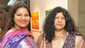 Abida Parveen with her daughter