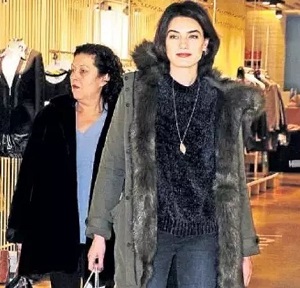 Hande Subasi with her mother