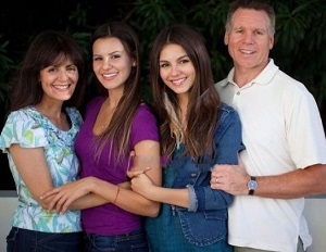 Victoria Justice with her family