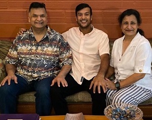 Mayank Agarwal with her parents