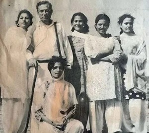 Madhubala with her family