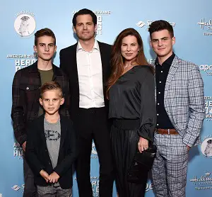 Kristoffer Polaha with his wife & kids