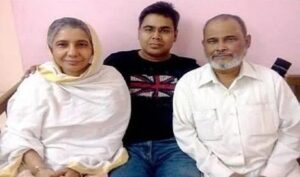 Mir Afsar Ali with his parents