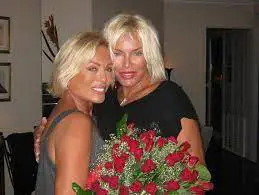 Ajda Pekkan with her sister