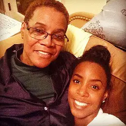 Kelly Rowland with her mother