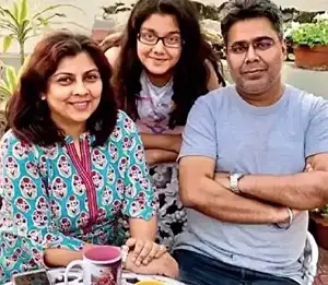 Mir Afsar Ali with his wife & daughter