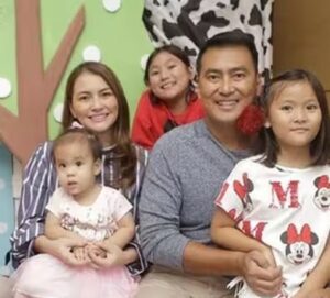 Mark Lapid with his wife & daughters
