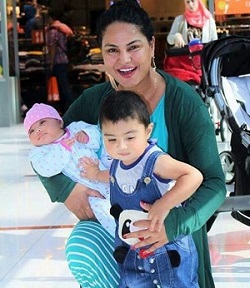 Veena Malik with her kids