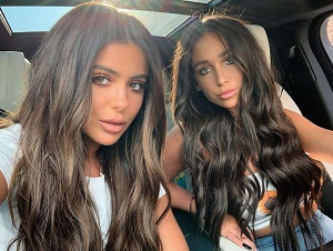 Brielle Biermann with her sister
